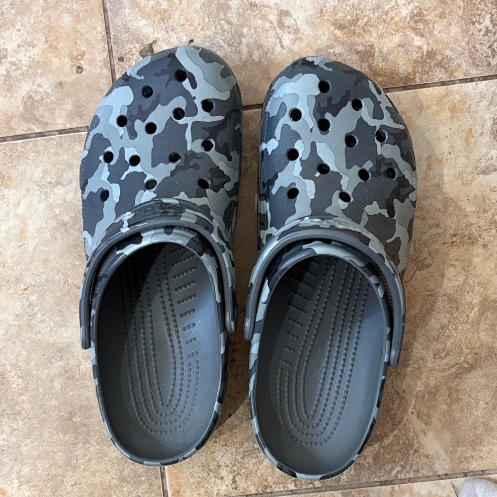 CROCS Men's Camouflage Water Shoes